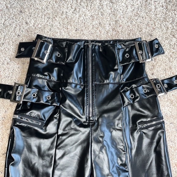 Black leather pants by Shein - Picture 6 of 11